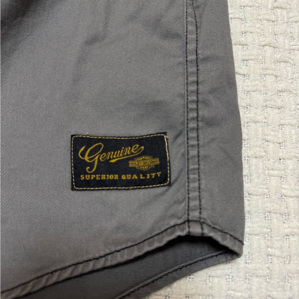 Harley Davidson grey button up shirt, large. Great condition
#biker - Picture 2 of 6